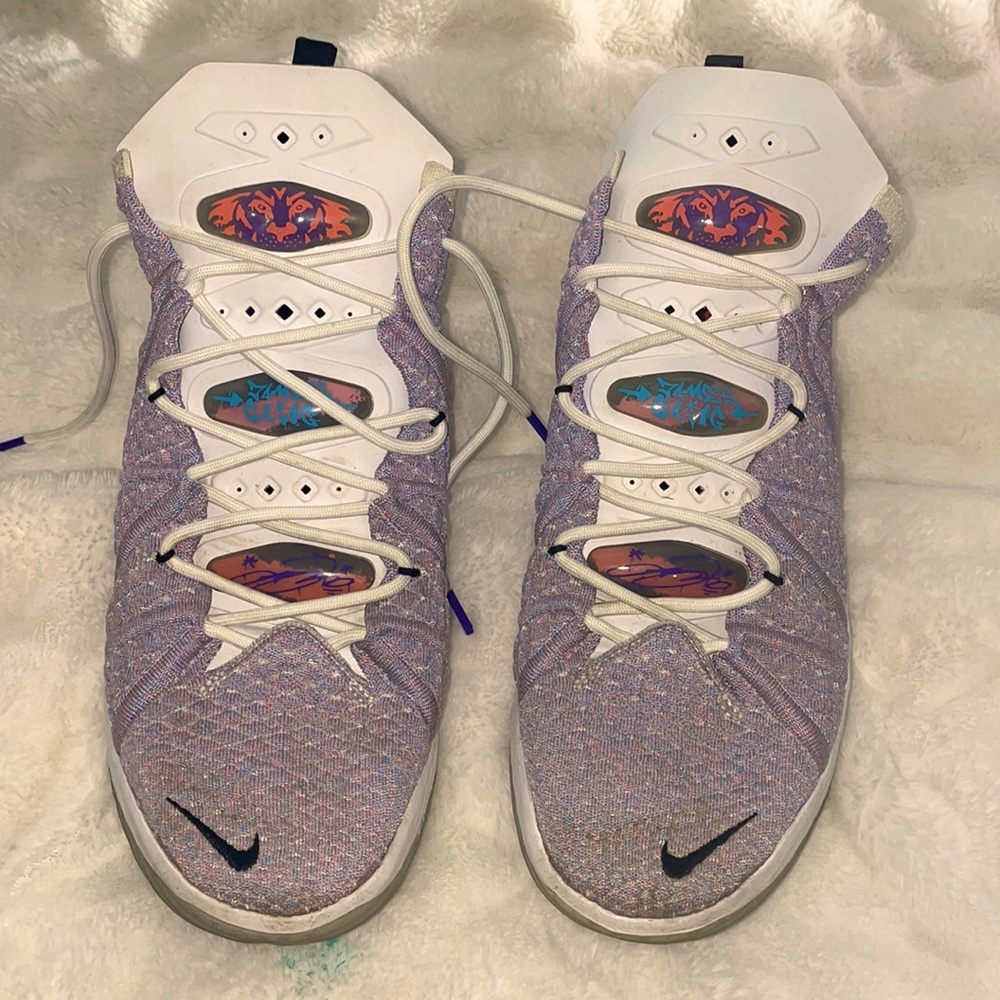 🌟Mens Nike LEBRON 18’ “graffiti” basketball shoes🌟